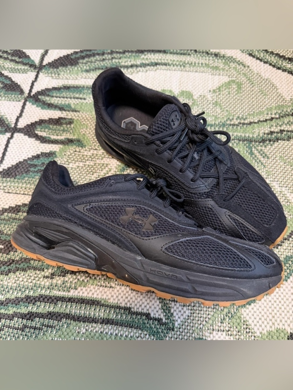 Under Armour Black and Gum Sole Sneakers UA Apparition Shoes Size 11